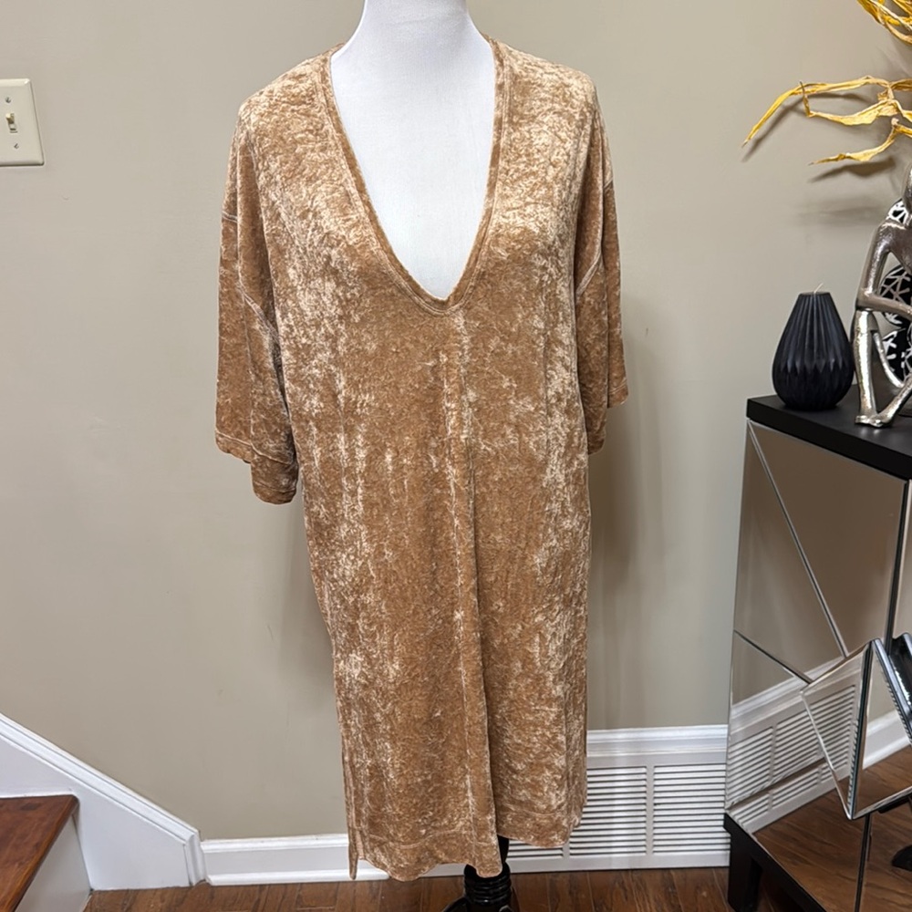 We The Free Crushed Velvet Top/Dress in Beige Size M pre-owned.